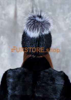 фотогорафия Черная норковая шапка с бубоном из чернобурки в магазине женской меховой одежды https://furstore.shop