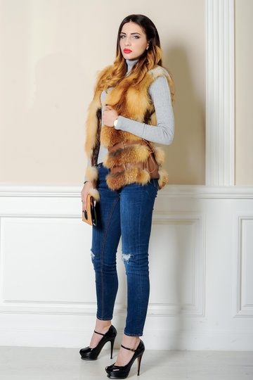 фотогорафия Короткий жилет лиса с кожаным корсетом в магазине женской меховой одежды https://furstore.shop