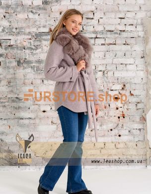 фотогорафія Жіноче пальто кольору лаванда з хутряним коміром в онлайн крамниці хутряного одягу https://furstore.shop