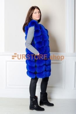 фотогорафия Яркая песцовая жилетка синего цвета в магазине женской меховой одежды https://furstore.shop