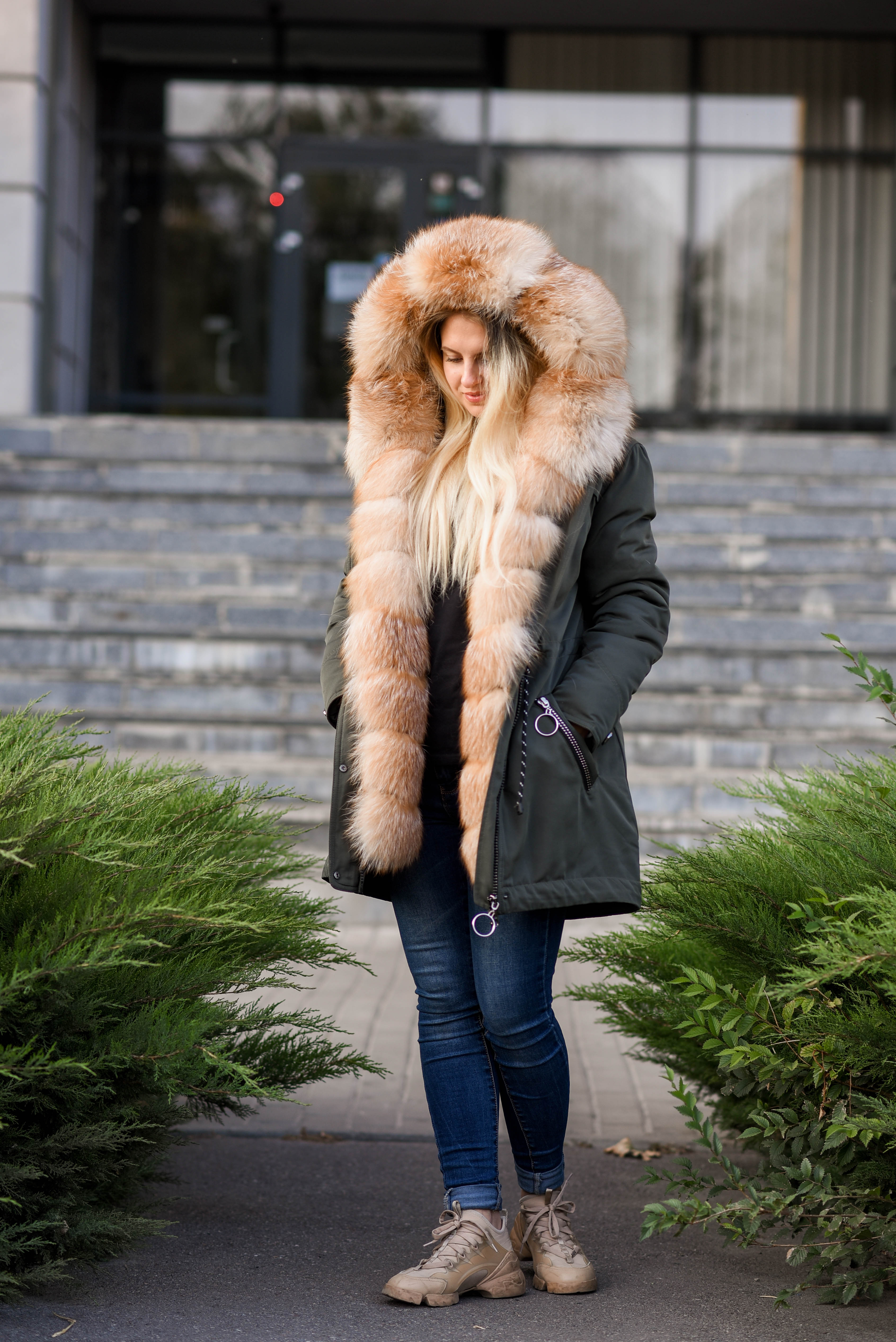 Women`s parka haki with fur of Gold Frost Fox