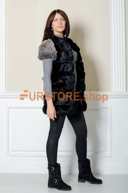 фотогорафія Чорна хутряна жилетка, сіре плече в онлайн крамниці хутряного одягу https://furstore.shop