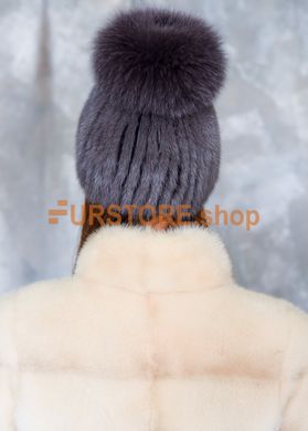 фотогорафия Норковая шапка с бубоном в магазине женской меховой одежды https://furstore.shop
