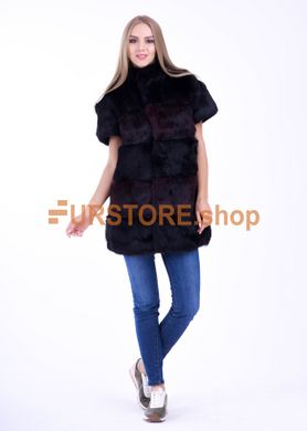 фотогорафия Роскошная меховая жилетка с бордовой вставкой в магазине женской меховой одежды https://furstore.shop