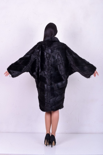 фотогорафія Шуба з натуральної нутрії разлетайка, кажан в онлайн крамниці хутряного одягу https://furstore.shop