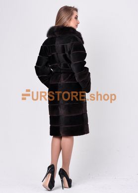 фотогорафия Зимняя женская шуба с натуральным мехом куницы в магазине женской меховой одежды https://furstore.shop