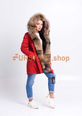 фотогорафия Красная теплая парка с мехом енота в магазине женской меховой одежды https://furstore.shop