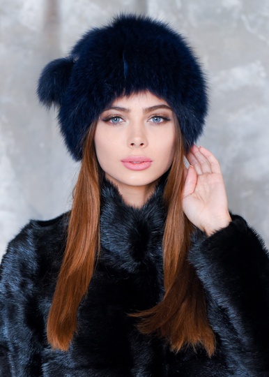 photographic Solid arctic fox hat in the women's fur clothing store https://furstore.shop
