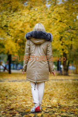 фотогорафия Бежевая парка с мехом под чернобурку в магазине женской меховой одежды https://furstore.shop