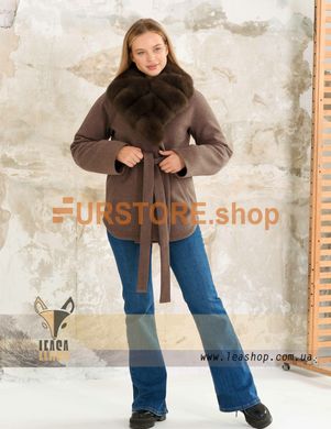 фотогорафия Коричневое пальто с песцовым воротником в магазине женской меховой одежды https://furstore.shop