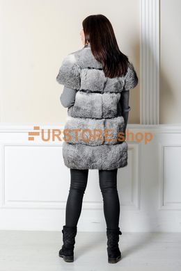 фотогорафия Меховая жилетка с капюшоном, натуральный мех в магазине женской меховой одежды https://furstore.shop