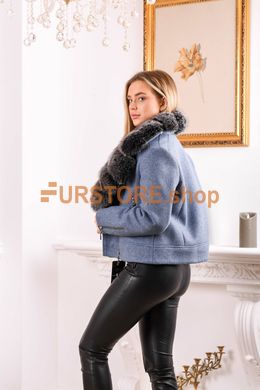 фотогорафия Джинсовое пальто с мехом песца в магазине женской меховой одежды https://furstore.shop