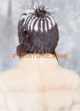 фотогорафия Коричневая женская шапка из меха кролика в магазине женской меховой одежды https://furstore.shop