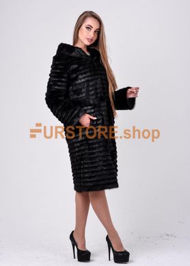 фотогорафия Зимняя женская шуба из нутрии со ступенчатой стрижкой и капюшоном в магазине женской меховой одежды https://furstore.shop