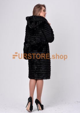фотогорафия Зимняя женская шуба из нутрии со ступенчатой стрижкой и капюшоном в магазине женской меховой одежды https://furstore.shop