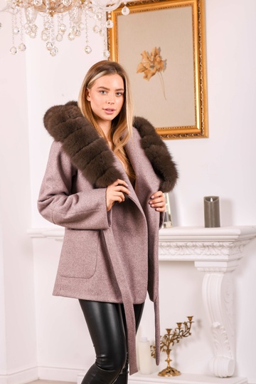 фотогорафия Пальто с капюшоном и мехом под соболь в магазине женской меховой одежды https://furstore.shop