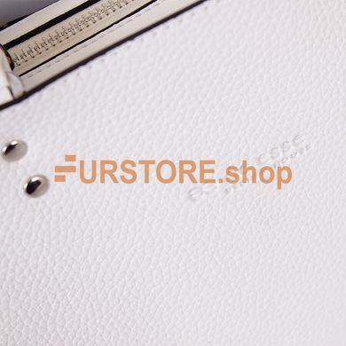 фотогорафия Сумка de esse DS12050-19 Белая в магазине женской меховой одежды https://furstore.shop