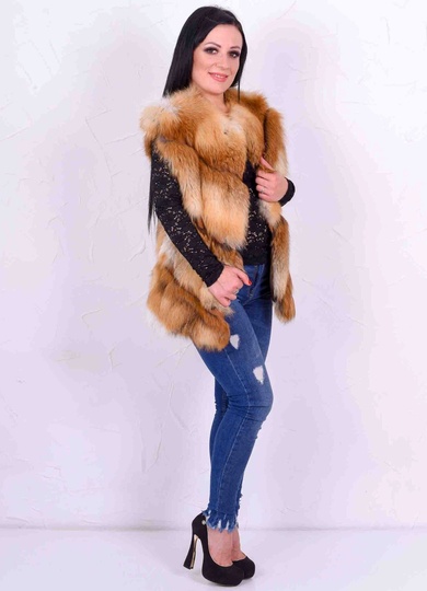 фотогорафия Меховая жилетка из лисы в магазине женской меховой одежды https://furstore.shop