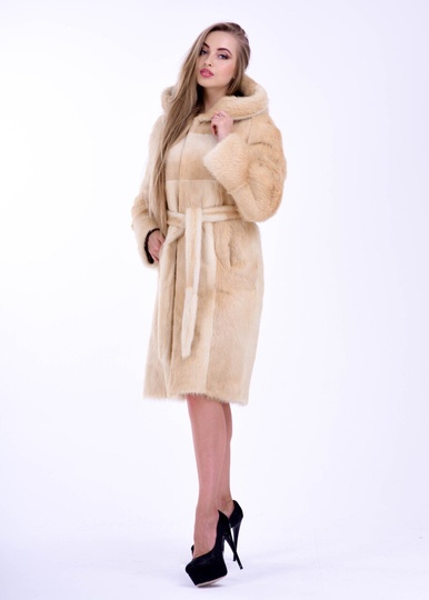 фотогорафия Зимняя женская шуба из меха нутрии нежно бежевого цвета FURstore в магазине женской меховой одежды https://furstore.shop