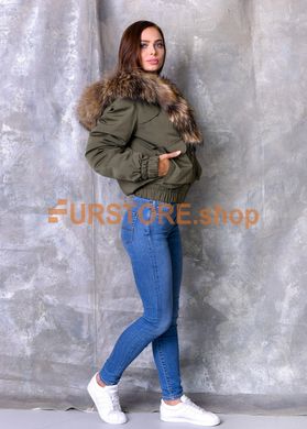 фотогорафия Женская куртка ХАКИ с мехом енота в магазине женской меховой одежды https://furstore.shop