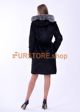 фотогорафія Чорна жіноча шуба з нутрії з хутряною опушкою на капюшоні в онлайн крамниці хутряного одягу https://furstore.shop