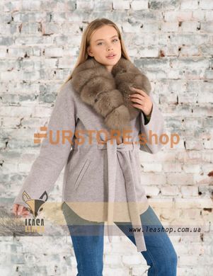 фотогорафия Женское пальто цвета лаванда с меховым воротником в магазине женской меховой одежды https://furstore.shop