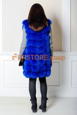 фотогорафія Яскрава песцева жилетка синього кольору в онлайн крамниці хутряного одягу https://furstore.shop