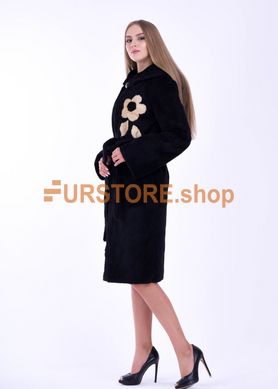 фотогорафия Плюшевая шуба из натурального меха под мутон в магазине женской меховой одежды https://furstore.shop