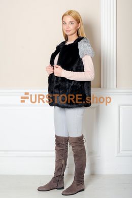 фотогорафия Бюджетная жилетка из черного кролика в магазине женской меховой одежды https://furstore.shop