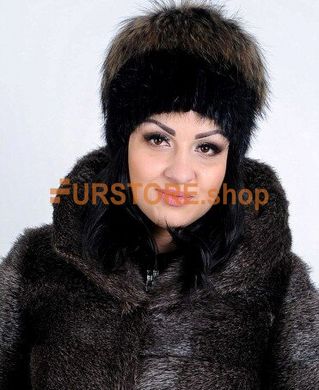 фотогорафия Женская меховая шапка из енота в магазине женской меховой одежды https://furstore.shop