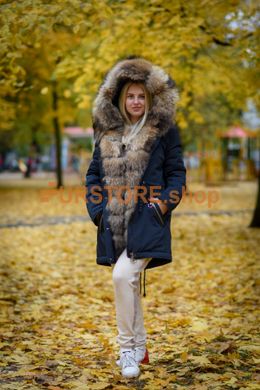 фотогорафия Синяя зимняя парка с мехом енота в магазине женской меховой одежды https://furstore.shop