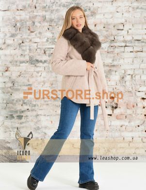 фотогорафия Розовое пальто с мехом песца в магазине женской меховой одежды https://furstore.shop