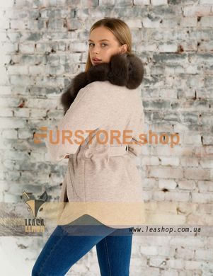 фотогорафия Розовое пальто с мехом песца в магазине женской меховой одежды https://furstore.shop