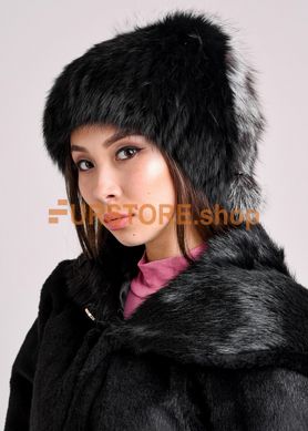 фотогорафия Женская меховая шапка из кролика с декоративным хвостиком в магазине женской меховой одежды https://furstore.shop