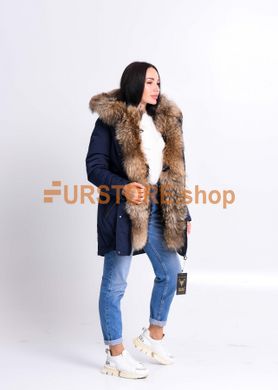 фотогорафия Синяя куртка парка с мехом енота в магазине женской меховой одежды https://furstore.shop