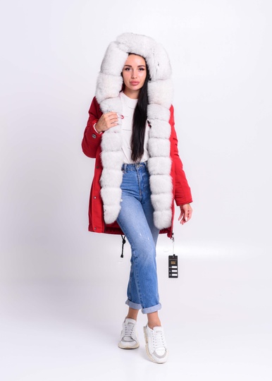 фотогорафія Парка з білим песцем альбіносом в онлайн крамниці хутряного одягу https://furstore.shop