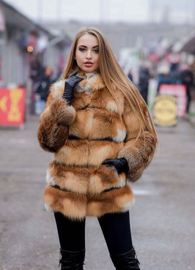 фотогорафія Жіноча шуба з лисиці з поперечним розшиваючи в онлайн крамниці хутряного одягу https://furstore.shop