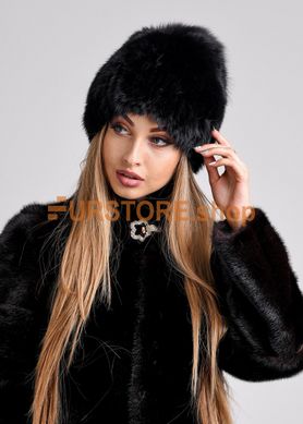 фотогорафия Черная женская шапка с меховым хохолком из чернобурки в магазине женской меховой одежды https://furstore.shop