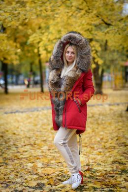 фотогорафия Красная зимняя парка с мехом енота в магазине женской меховой одежды https://furstore.shop