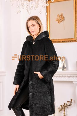фотогорафия Черная зимняя шуба из натурального меха с капюшоном в магазине женской меховой одежды https://furstore.shop