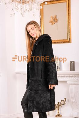 фотогорафия Черная зимняя шуба из натурального меха с капюшоном в магазине женской меховой одежды https://furstore.shop