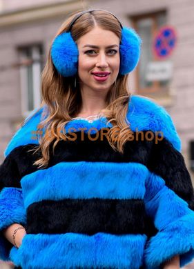 фотогорафия Меховые ушки яркого цвета электрик в магазине женской меховой одежды https://furstore.shop