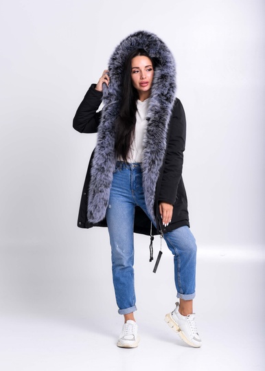фотогорафия Черная куртка парка с мехом серебристого песца в магазине женской меховой одежды https://furstore.shop