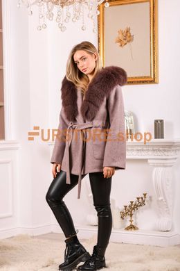 фотогорафия Женское пальто с капюшоном и ярким мехом в магазине женской меховой одежды https://furstore.shop