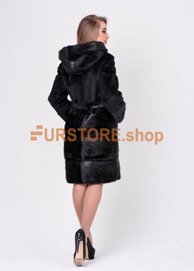 фотогорафия Женская шуба из натурального плюшевого меха черной нутрии в магазине женской меховой одежды https://furstore.shop
