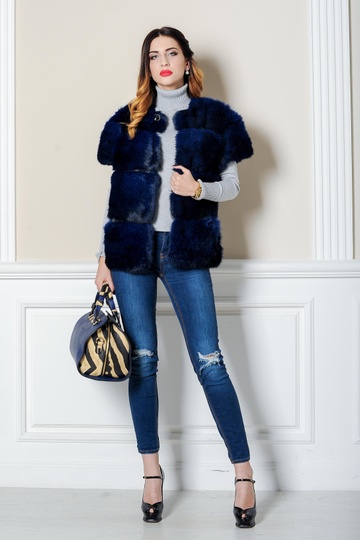 фотогорафия Короткая жилетка с рукавом четверть в магазине женской меховой одежды https://furstore.shop