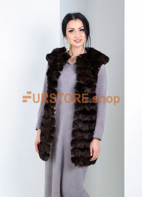 фотогорафия Длинная меховая жилетка поперечка, цвет темный шоколад в магазине женской меховой одежды https://furstore.shop