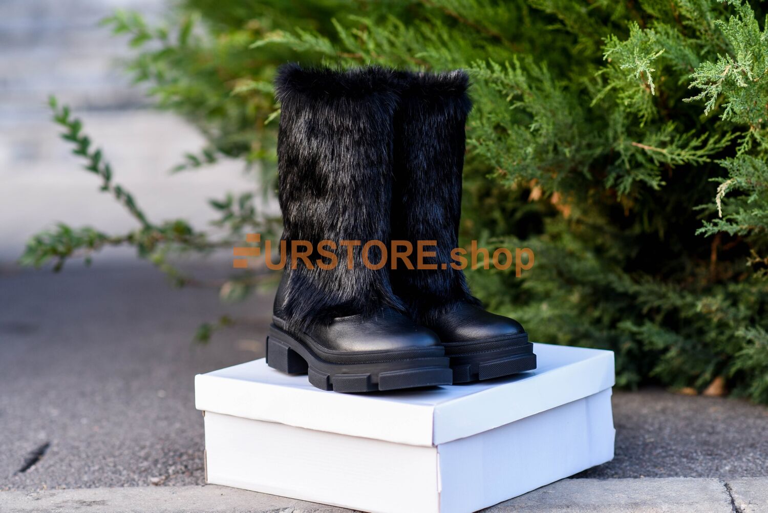 Women's winter boots with waterproof fur 